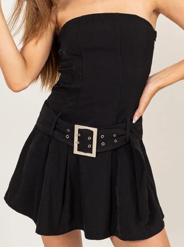 Strapless dropped waist with belt pleated skirt leather skirt bold