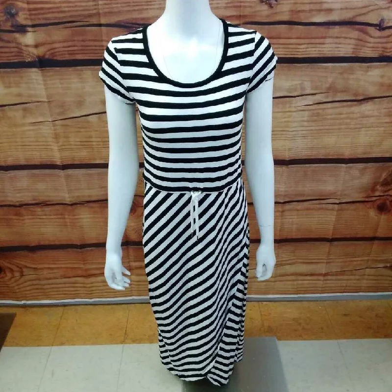 TALBOTS BLACK & WHITE STRIPED DRESS SIZE MEDIUM PETITE TCC Off-the-shoulder Chic Trendy