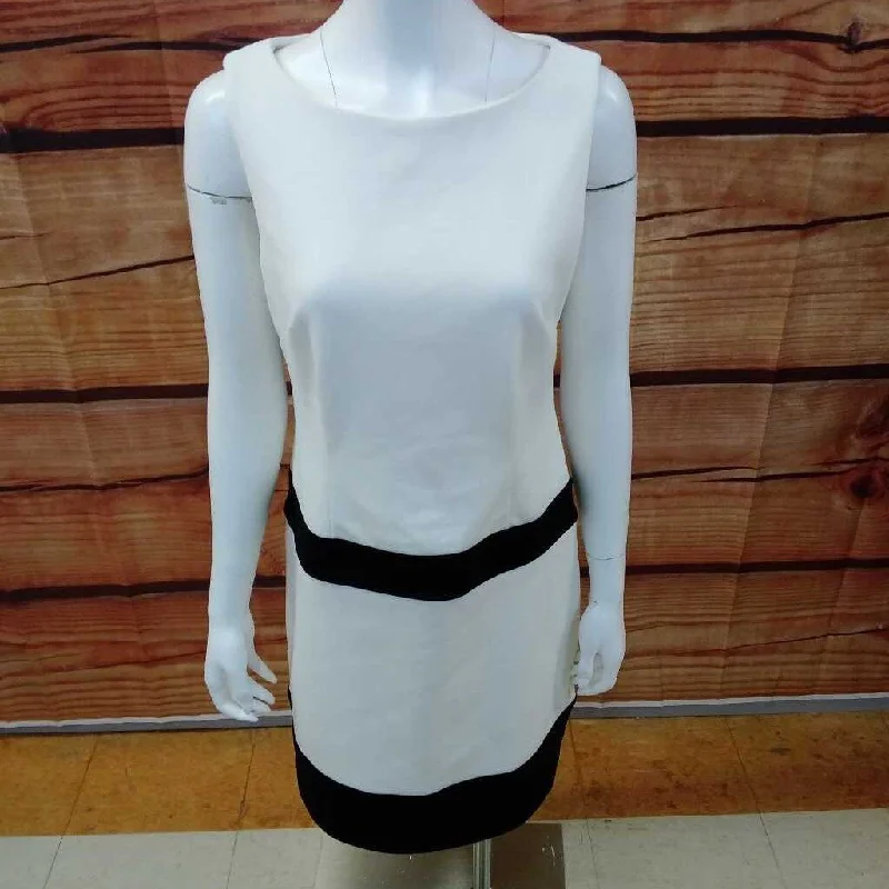 NWT LAUNDRY WHITE BLACK DRESS SIZE 10 TCC Tunics Essential wardrobe