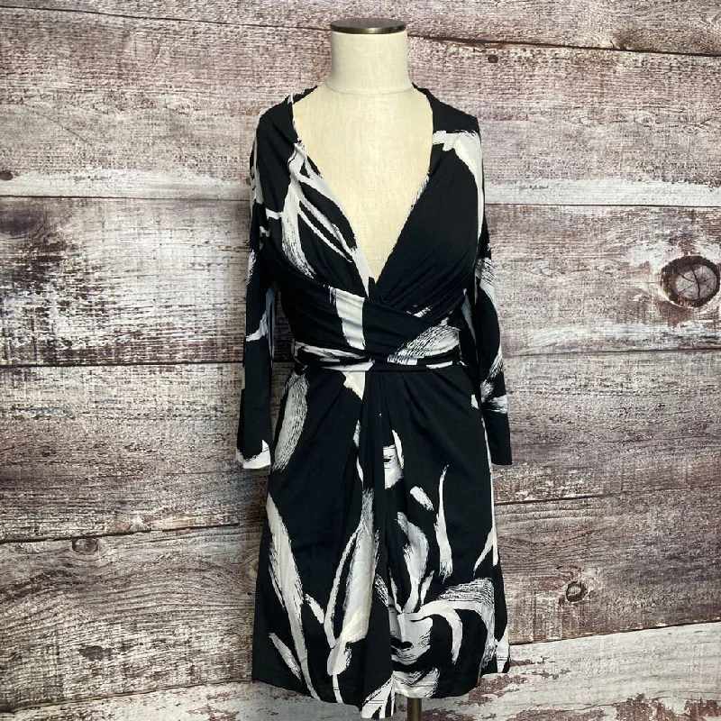 BCBGMAXAZRIA BLACK KNIT DRESS SIZE SMALL NWT TCC Tunics Travel practical