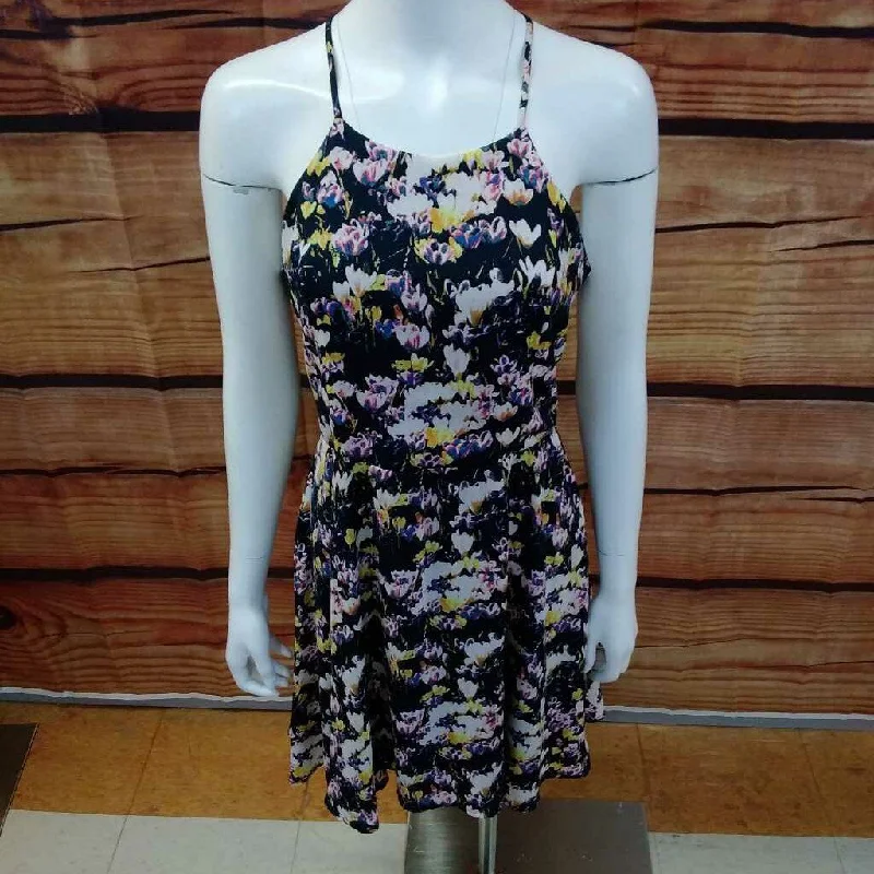 AQUA BRAND BLACK FLORAL DRESS SIZE M TCC Tunics Stylish elegant